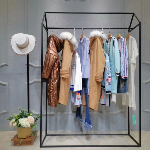 潮流服装批发市场概览 厂家直供与报价解析