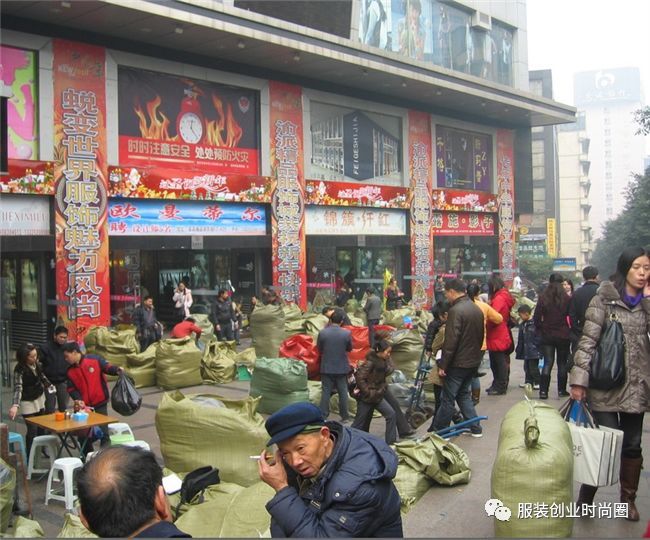 重庆朝天门服装批发市场新手拿货全攻略 避坑指南与实战技巧